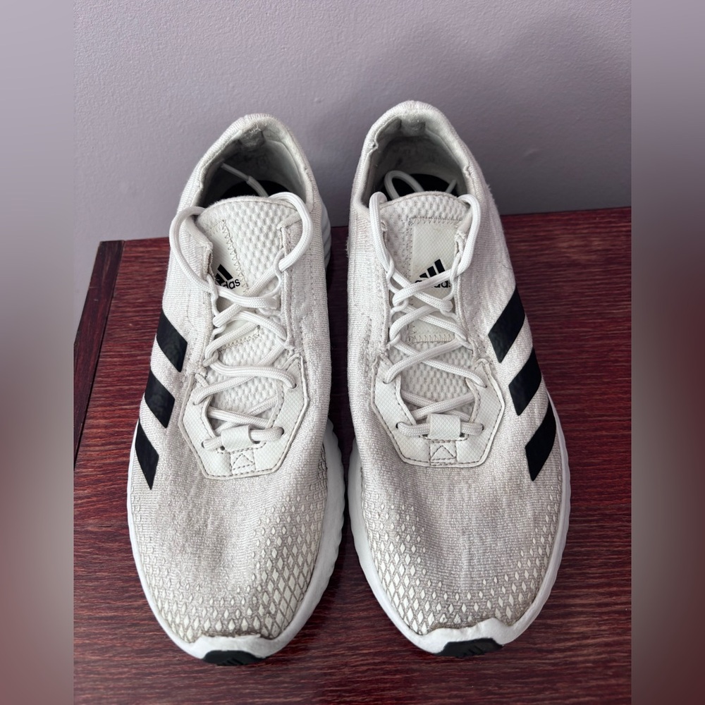 Adidas Men Size 7.5 White and Black Sneakers